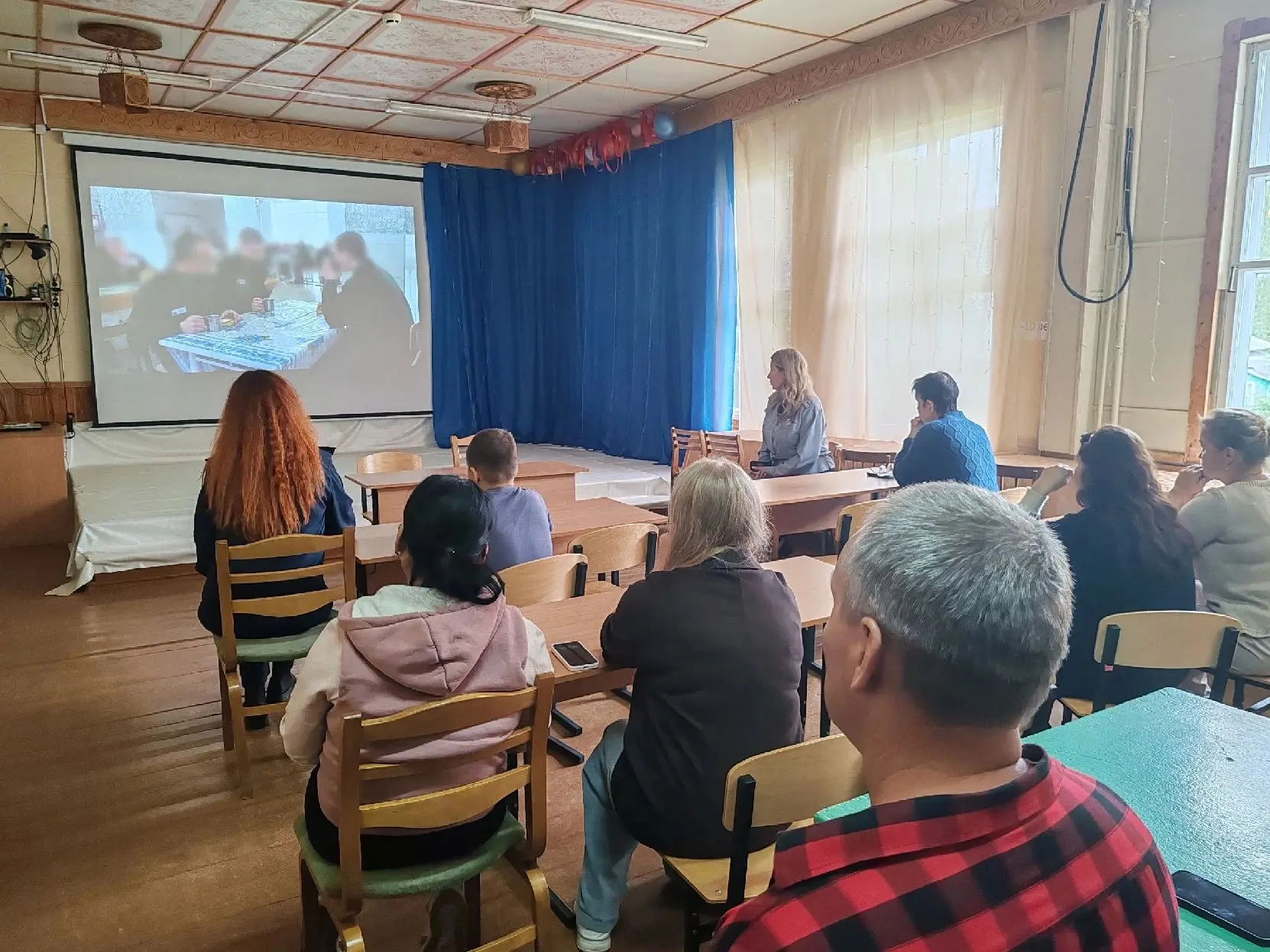 СОТРУДНИКИ УИИ И ПЕДАГОГИ ШКОЛЫ ОБСУДИЛИ МЕТОДЫ ПРОТИВОДЕЙСТВИЯ ВЕРБОВКЕ НЕСОВЕРШЕННОЛЕ...