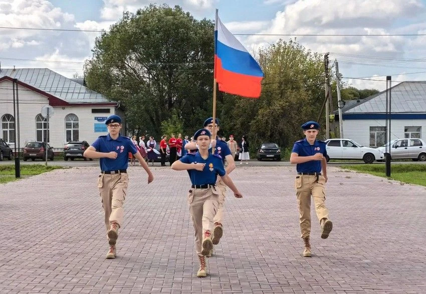 В преддверии Дня Государственного флага – состоялся митинг, который напоминает о силе н...