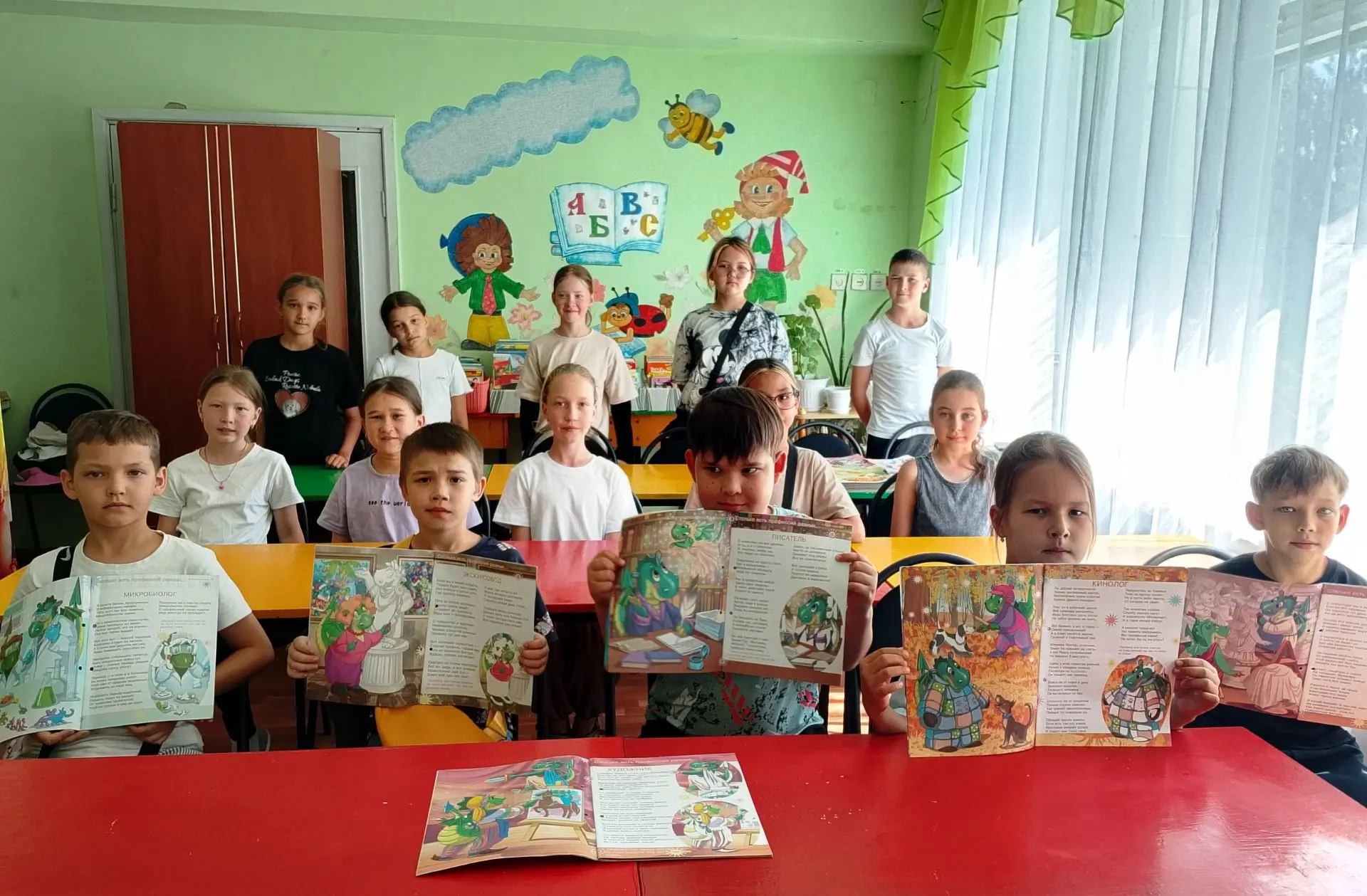 18 июня городскую детскую библиотеку №8 посетили ребята из лагеря дневного пребывания «Внуки Салават