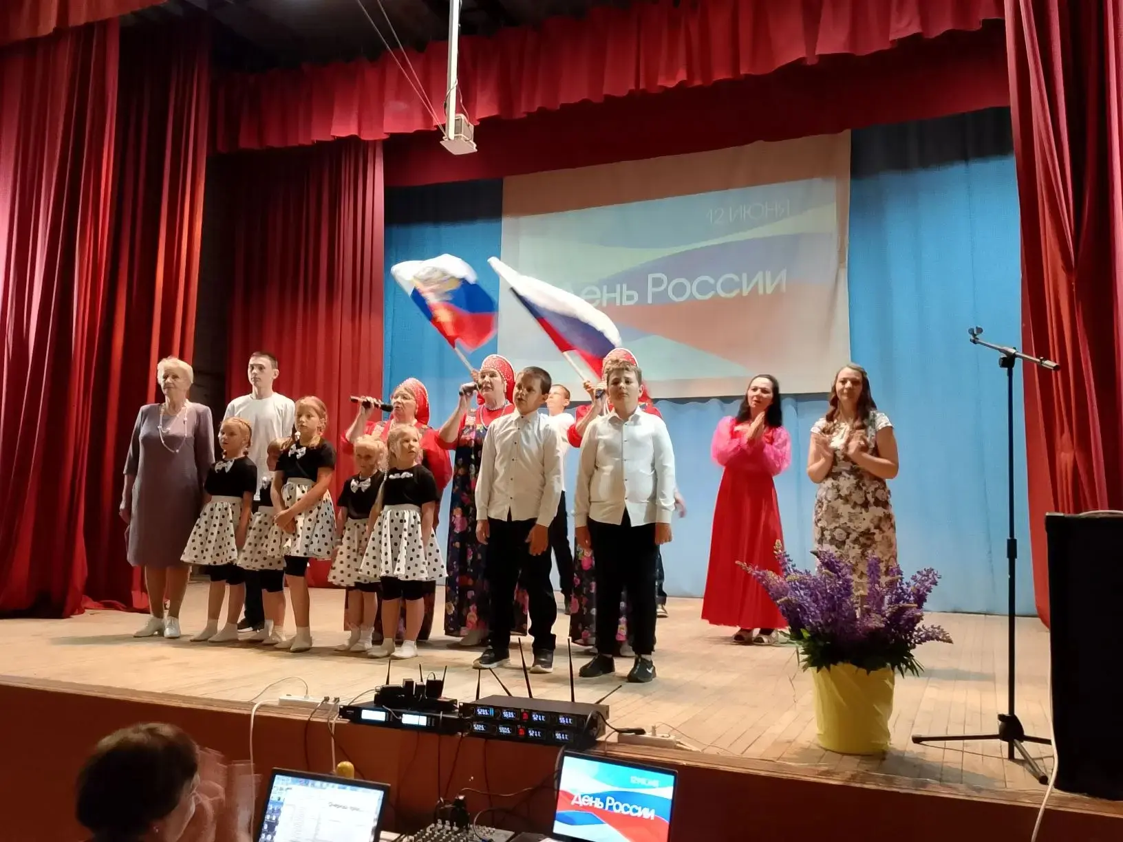 🇷🇺🇷🇺 Сегодня, в праздничный день - день России - мы побывали в гостях у жителей д.Воробьева гора
