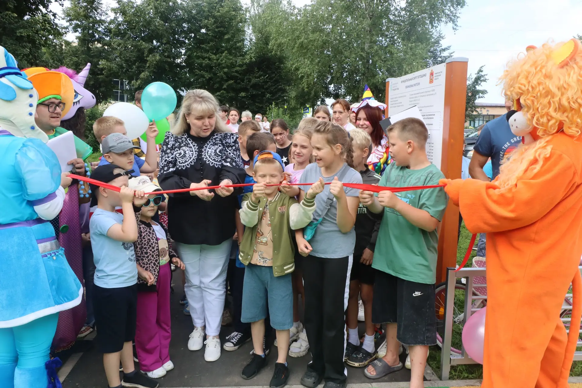 Территория детства: на улице  Центральной открыли новый игровой городок.