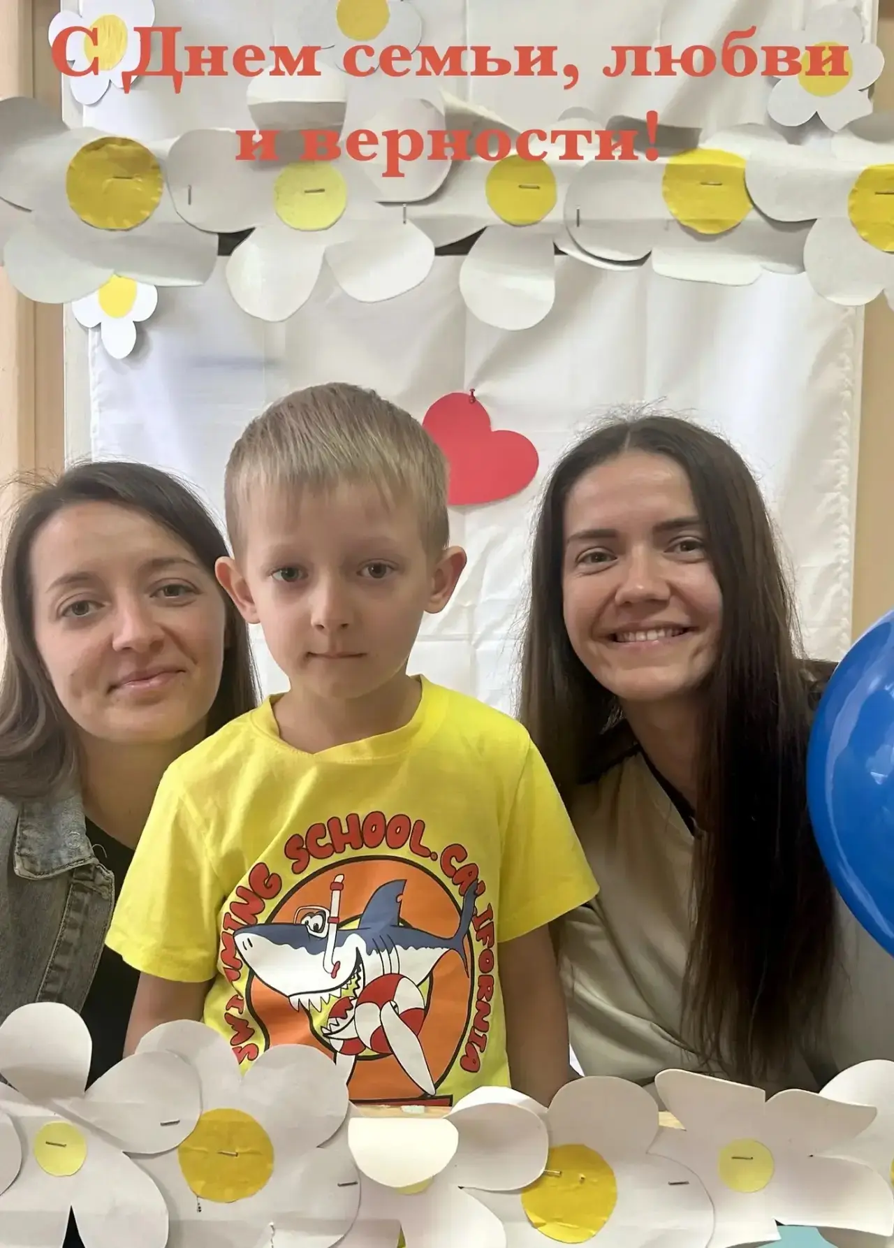 Весело и красиво прошел  «День любви, семьи и верности» у дошкольников.
Утренняя фотосессия подняла 
