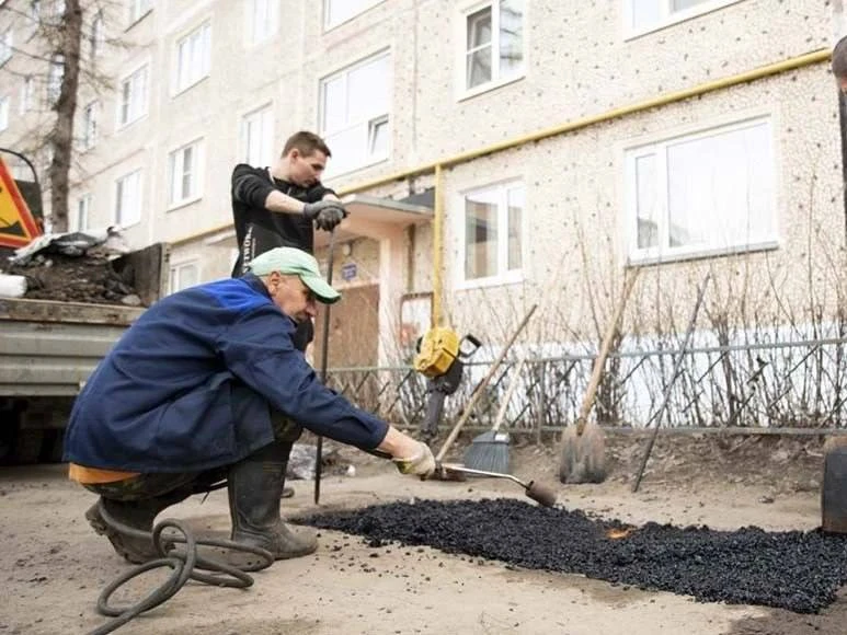 ⚡️В Госдуму внесён законопроект, позволяющий жителям самостоятельно менять асфальт во дворах и на ме
