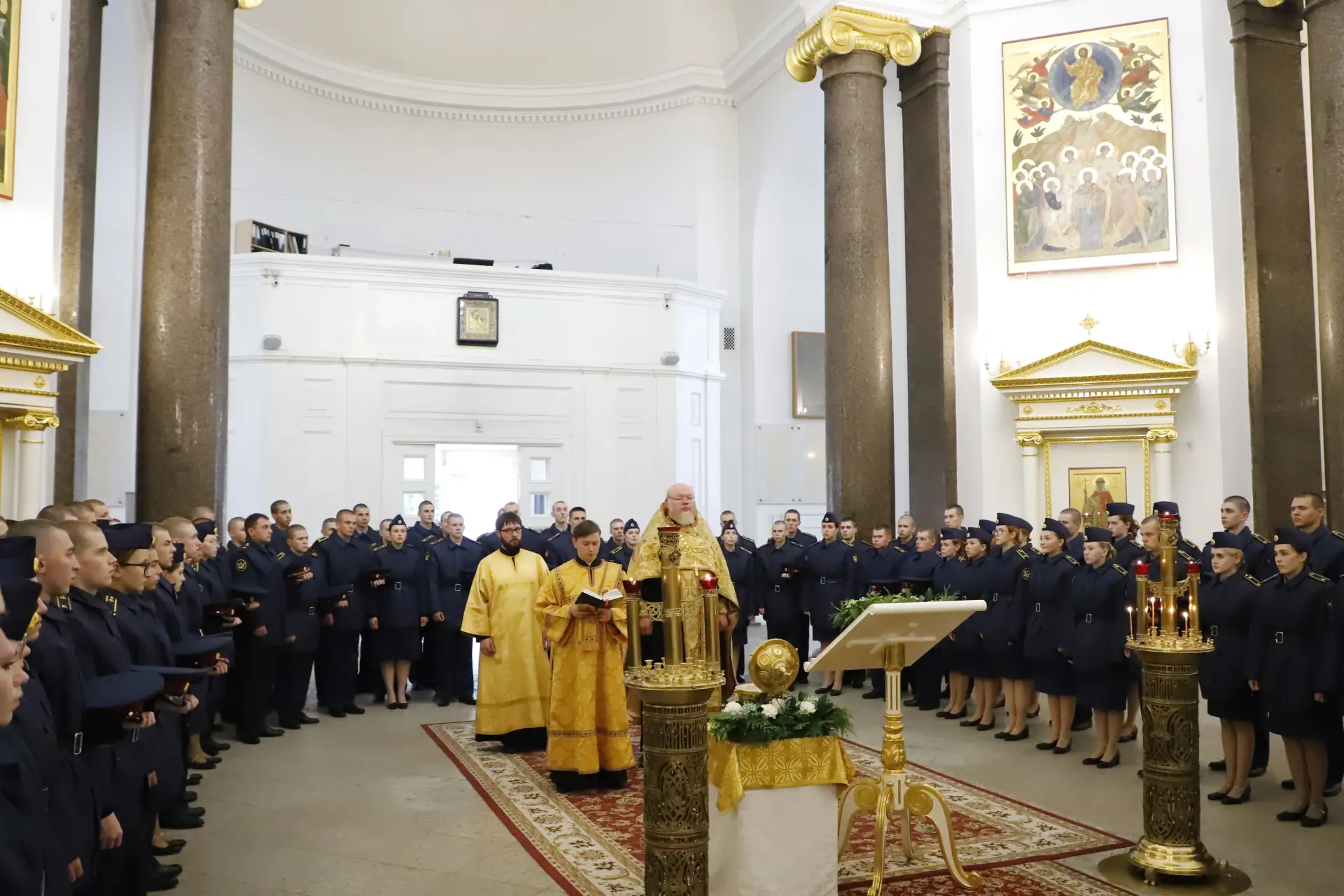 Духовная опора службы: курсанты-первокурсники получили благословение перед принятием Пр...