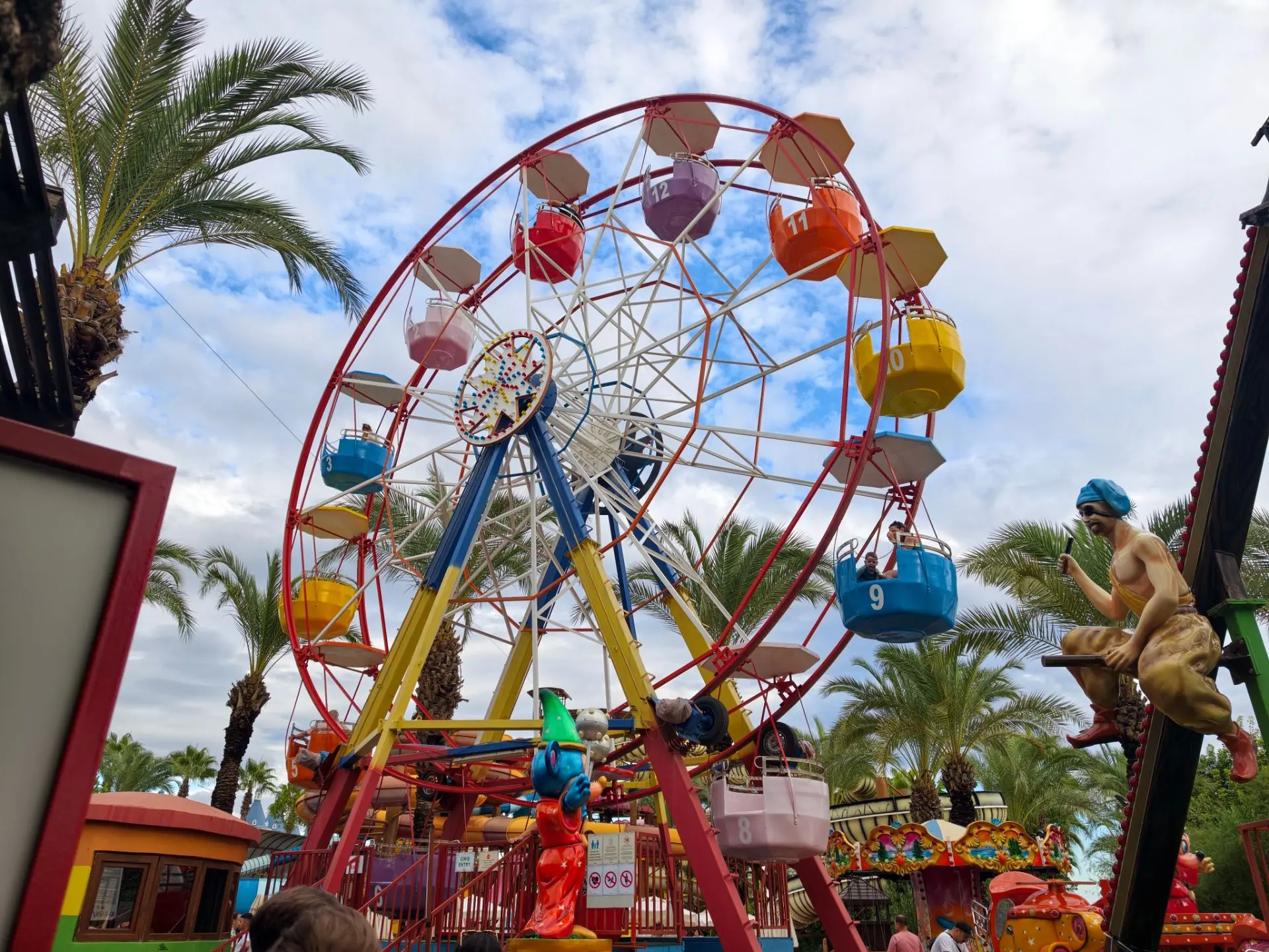 Следующий аттракцион 🎢 Колесо обозрения 🎡