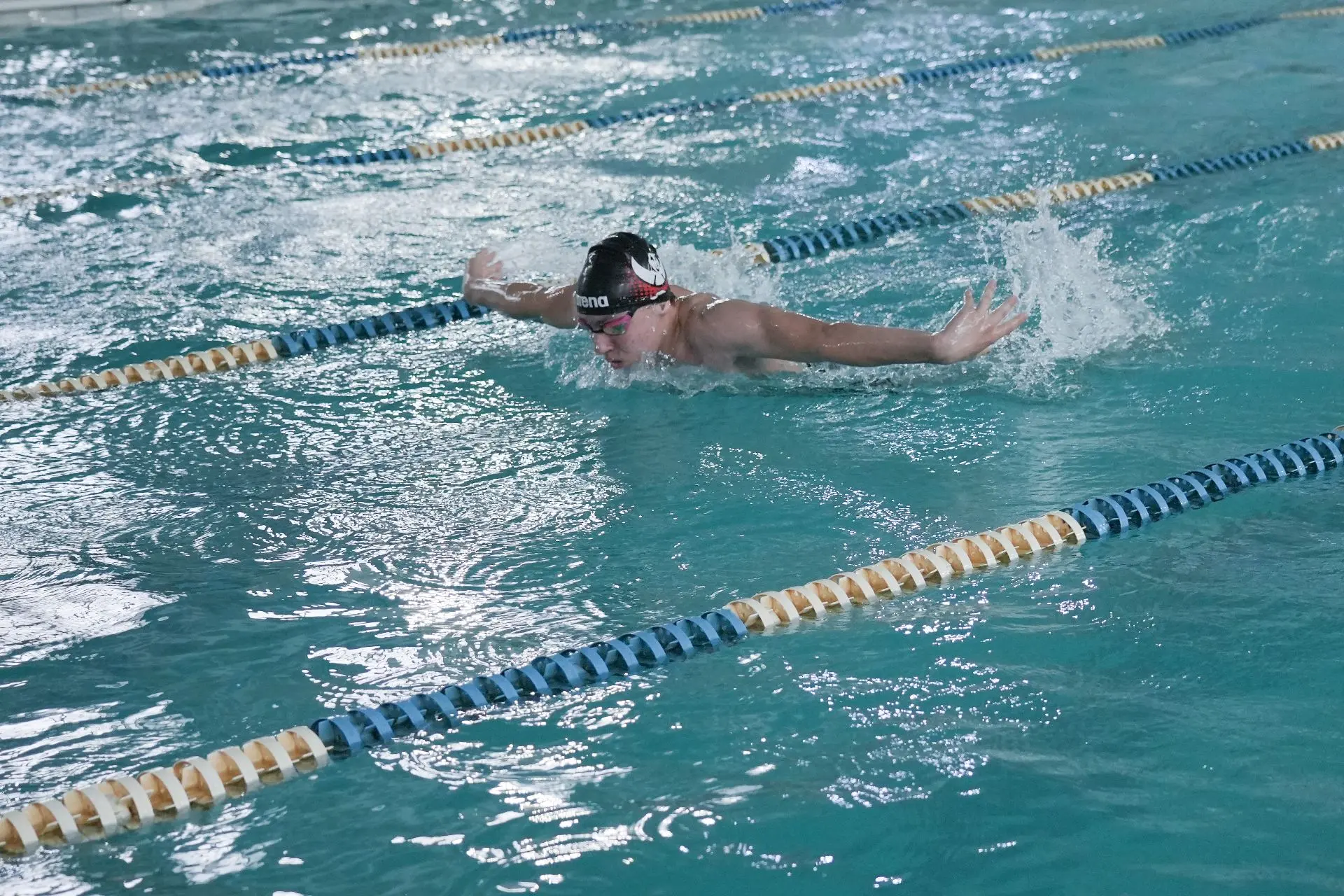 Сезон подходит к концу — успейте поплавать! 🏊‍♂️🌊