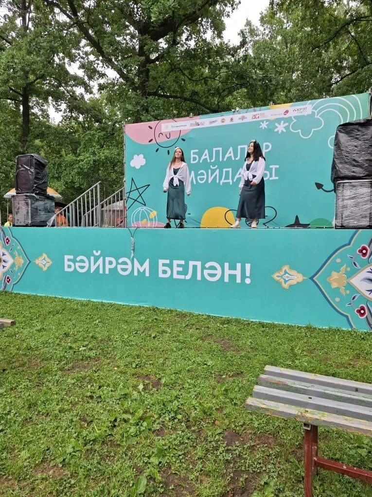 Дождь - искусству не помеха! 
🌧️🎤

Несмотря на проливной дождь, учащиеся и преподаватели Детской м
