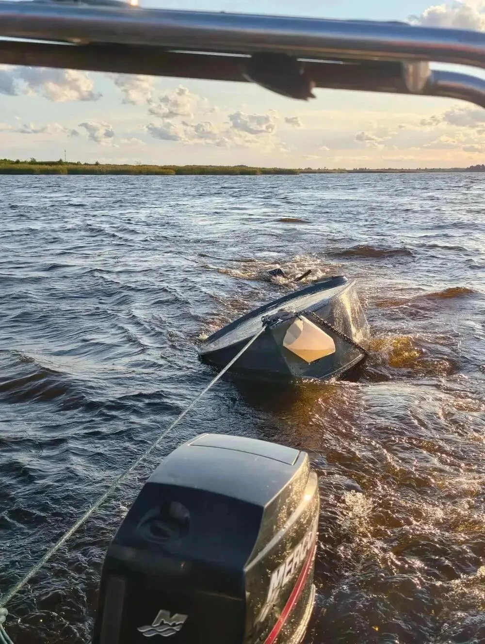 Во время патрулирования акватории Псковско‑Чудского водоёма экипаж пограничного стороже...