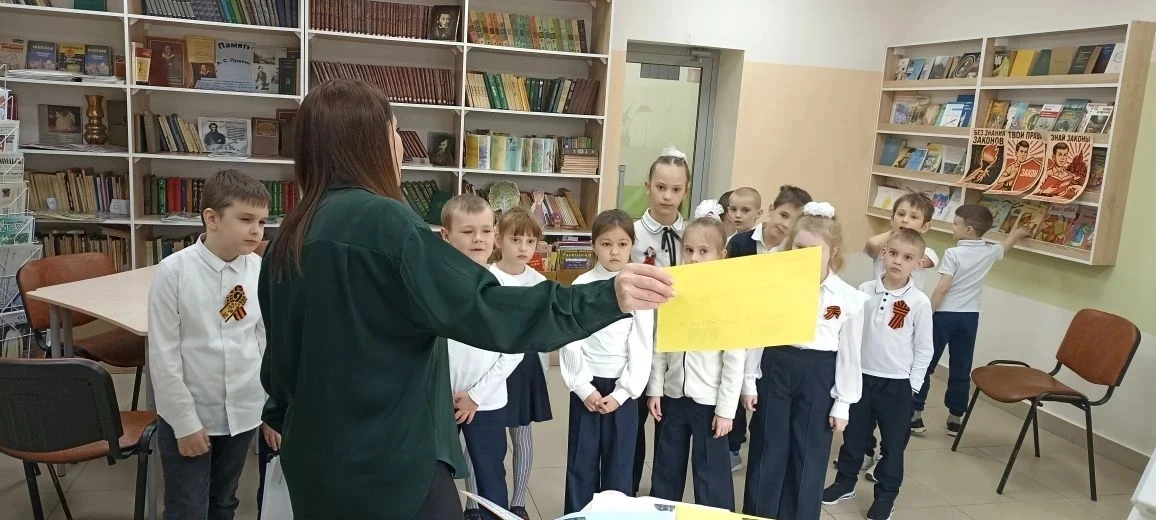 📝В рамках Месячника правовых знаний в школьной библиотеке открыта книжная выставка "Тебе о праве- пр