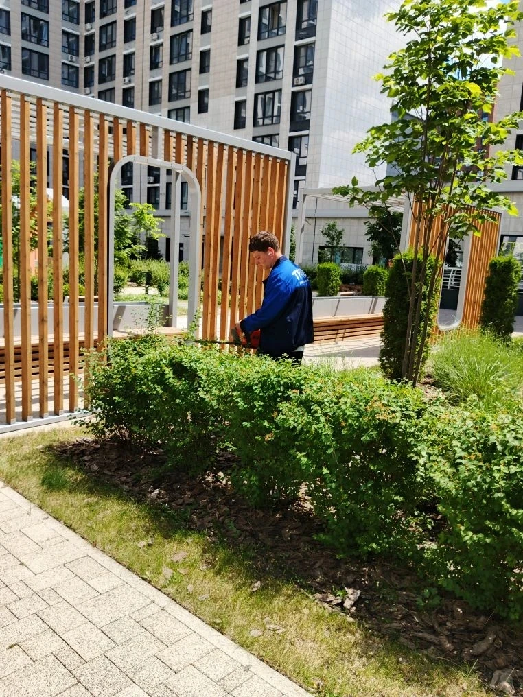 🏘Уважаемые жильцы! 
Делимся с Вами частью проделанных работ за неделю в ЖК "17/77" и ЖК "Основа". 
