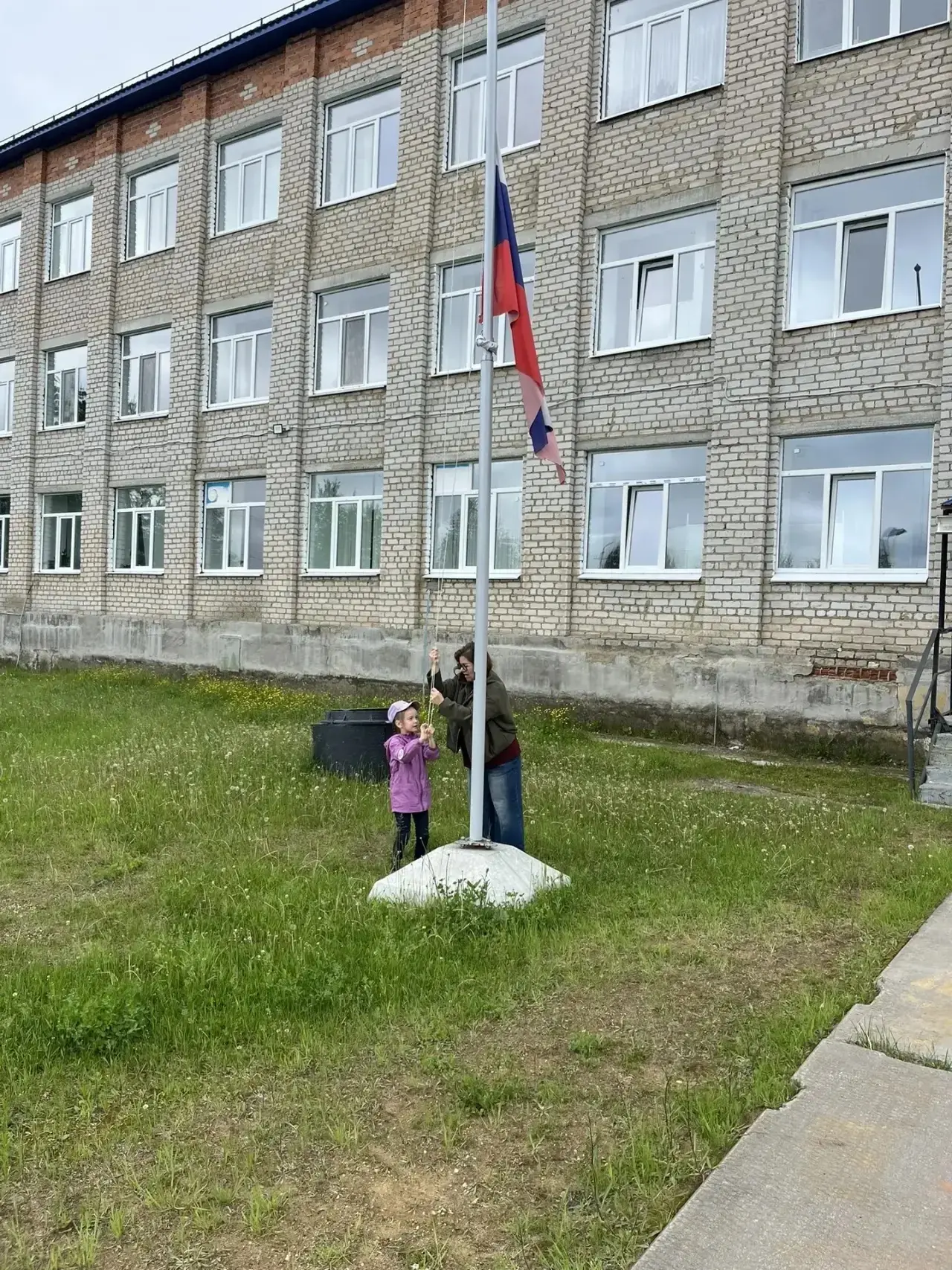 🚨8 июня в нашем лагере прошел День МЧС - спешит на помощь.

🇷🇺Понедельник начался традиционно с п