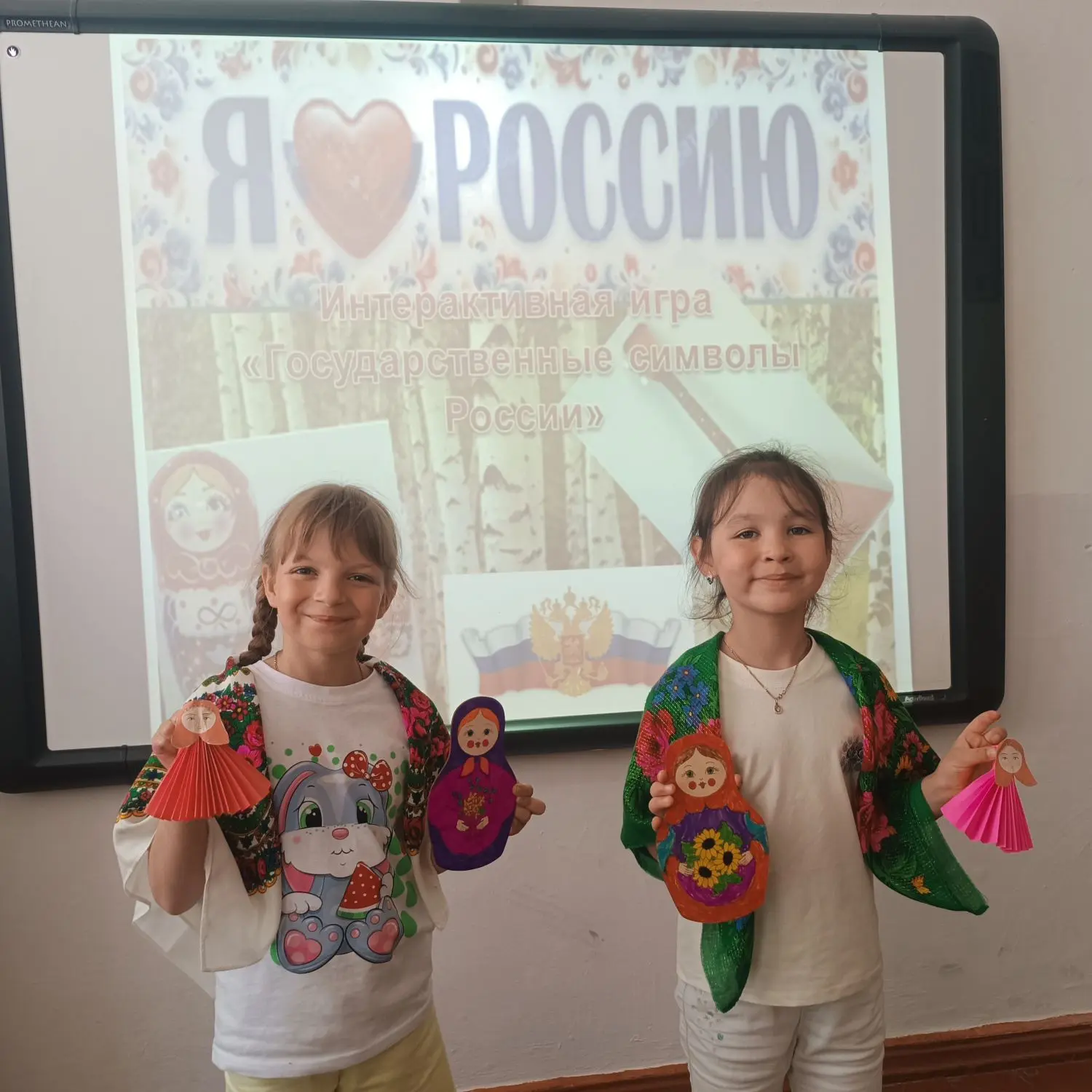 Орленок-патриот. День России. 
Нам праздники для радости даны,
Мы знаем их немало, самых разных,
Но 