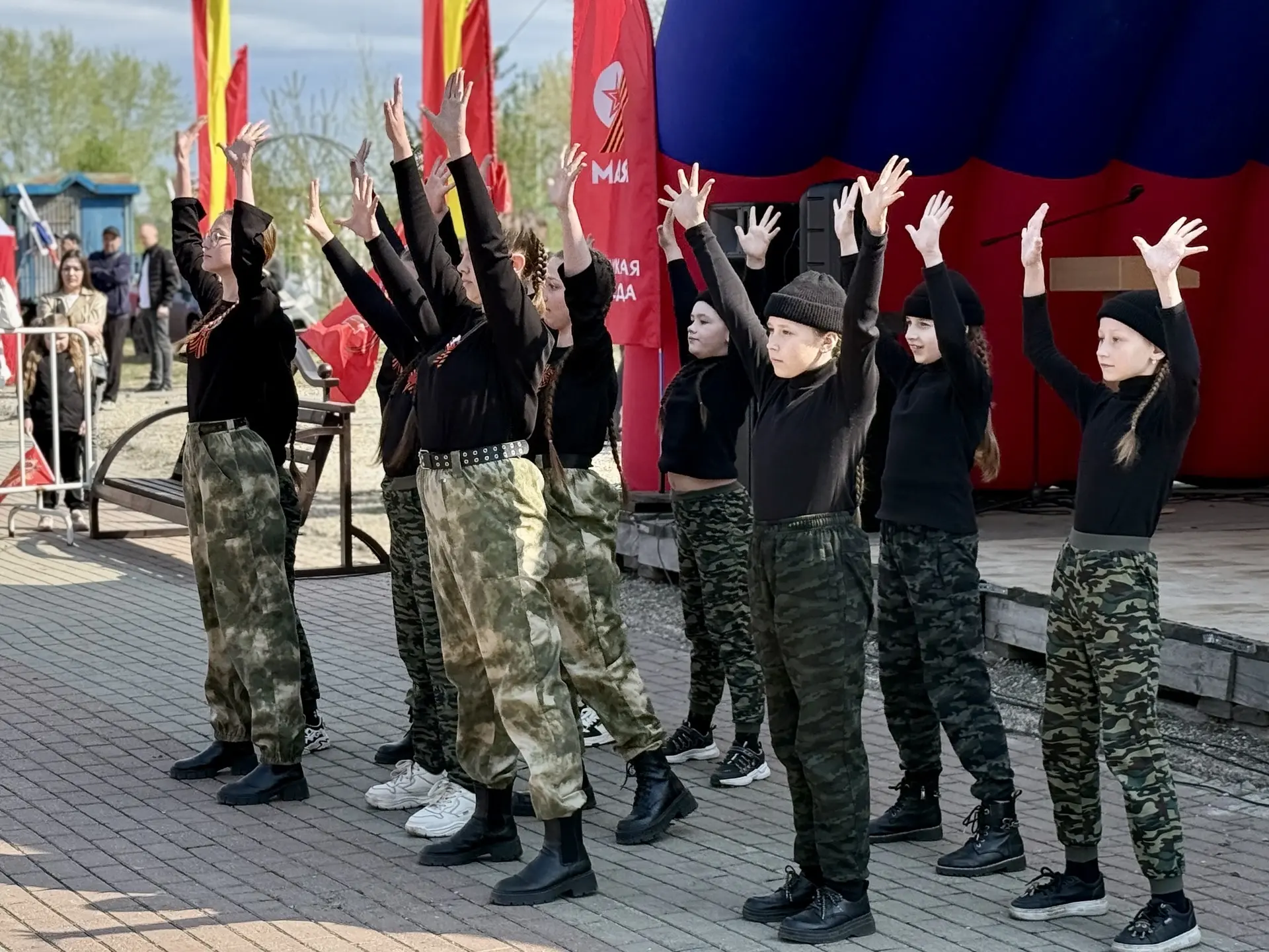 Сегодня в Центральном парке в течение всего дня проходят праздничные концертные программы, работают 