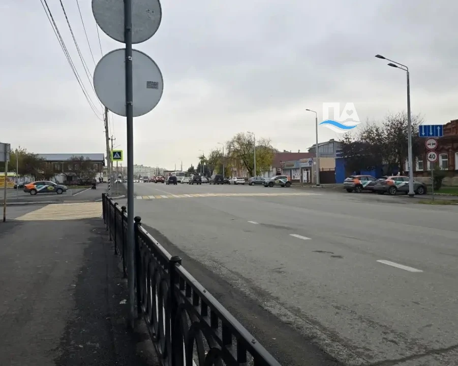 Кажется, сегодня весь каршеринг решил собраться в центре Арамили. Сразу шесть машин в о...