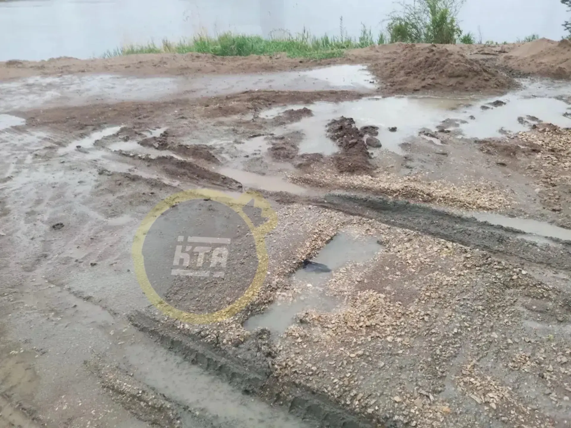 😡SOS! Прошу найти управу на водителей, которые для Изумруда (ФосАгро) завозят песок, щебень и прямо 