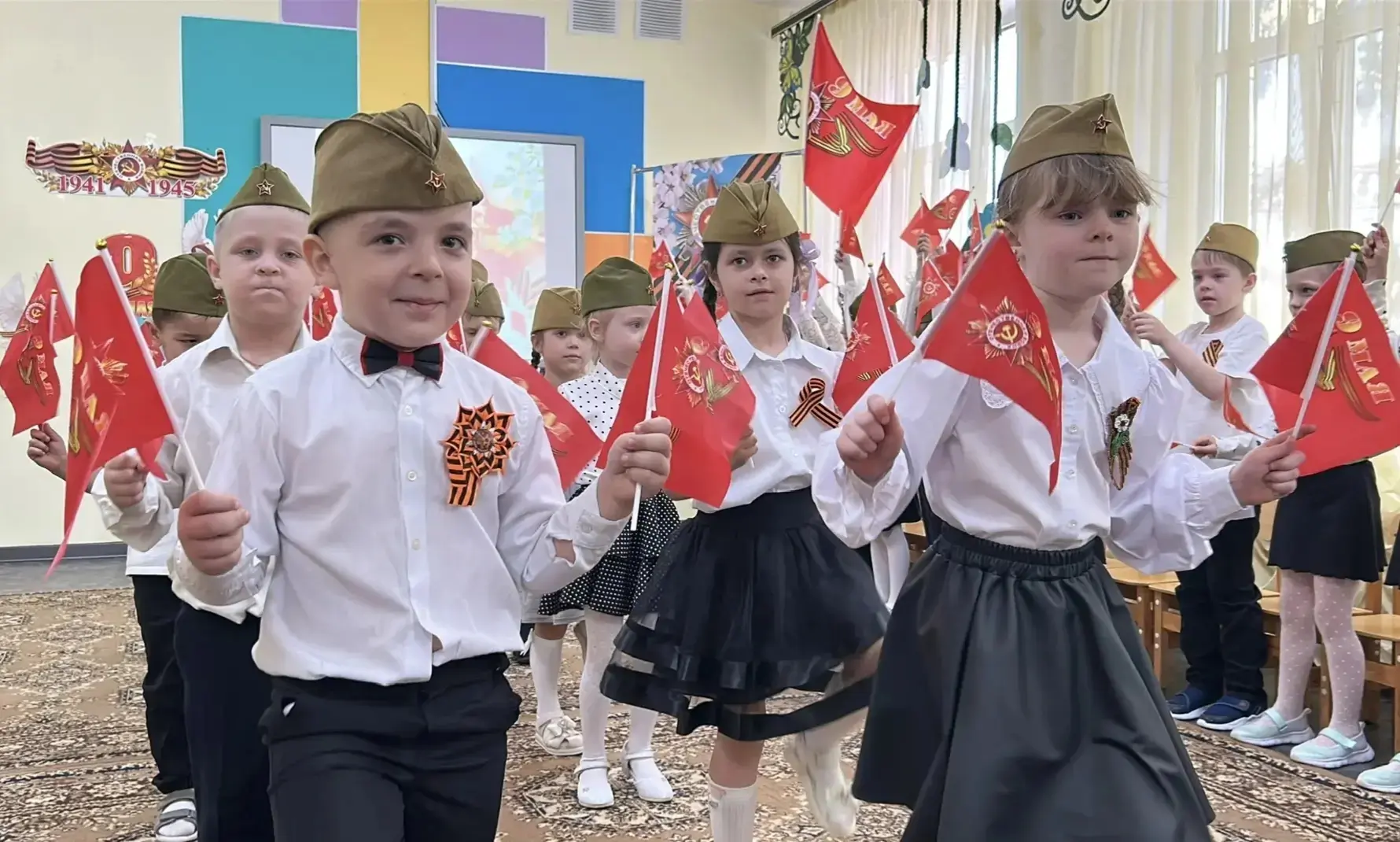 Сияет солнце в День Победы!