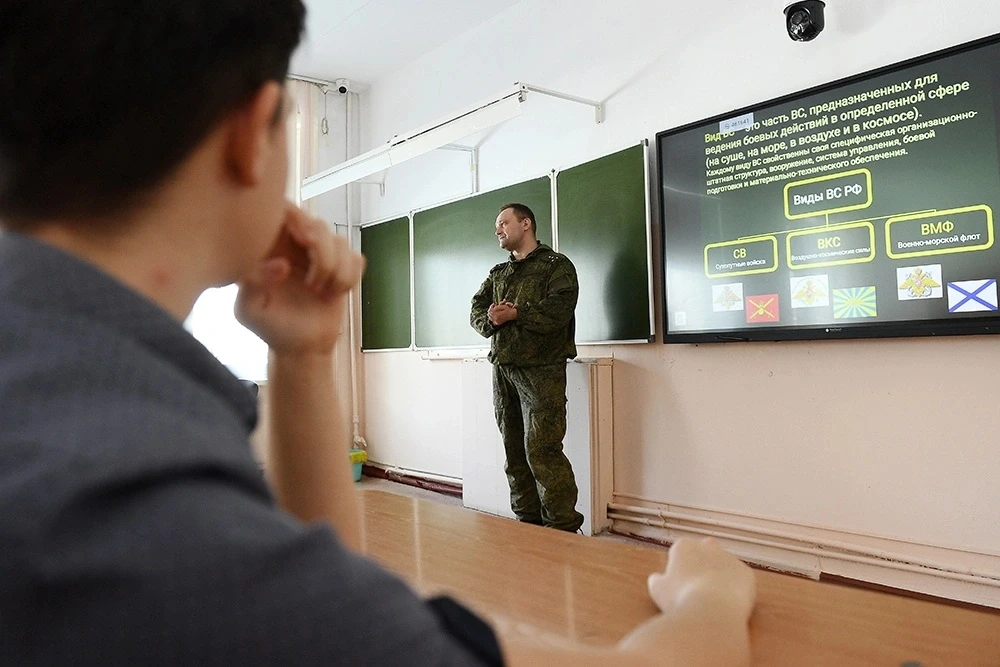 Школьников могут начать обучать начальной военной подготовке с 1 сентября 2026 года