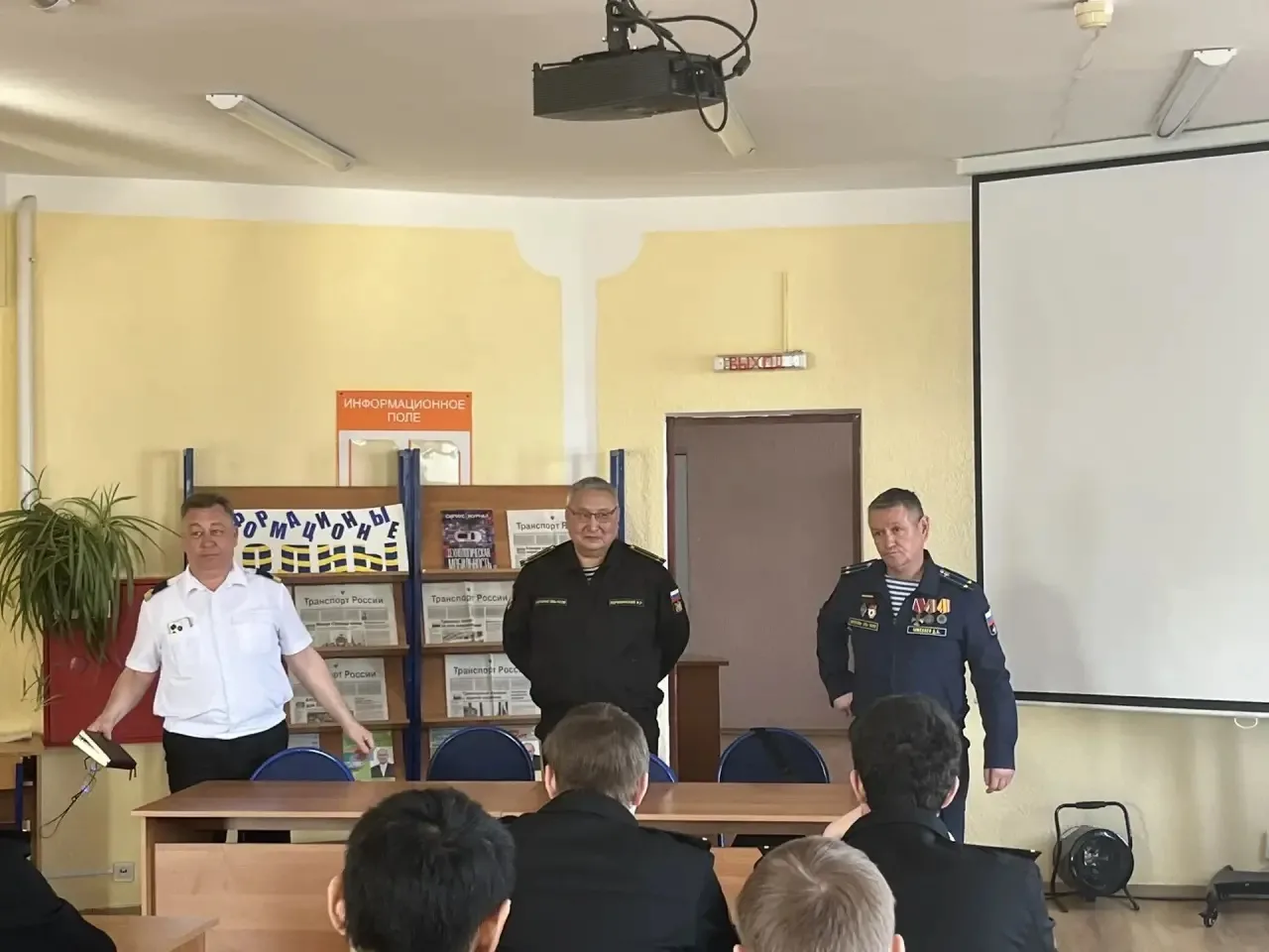 О ВЫСШЕМ ВОЕННОМ ОБРАЗОВАНИИ.  С наступлением теплой солнечной весны необратимо и невосполнимо тает 