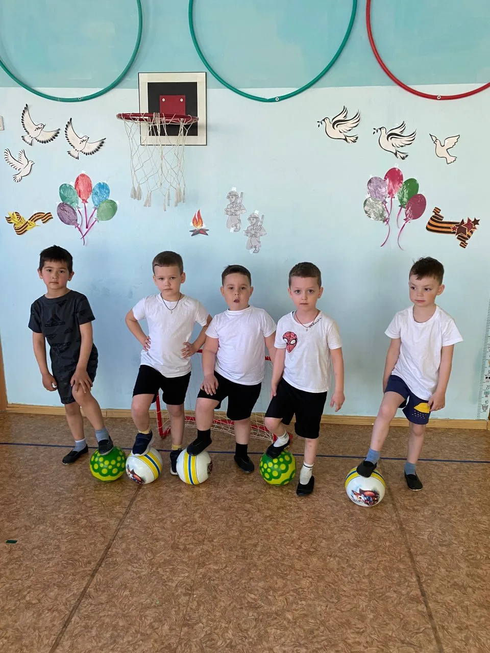 🎖️В преддверии праздника «День Победы» прошла игра в старшей группе «Дюймовочка», в ра...