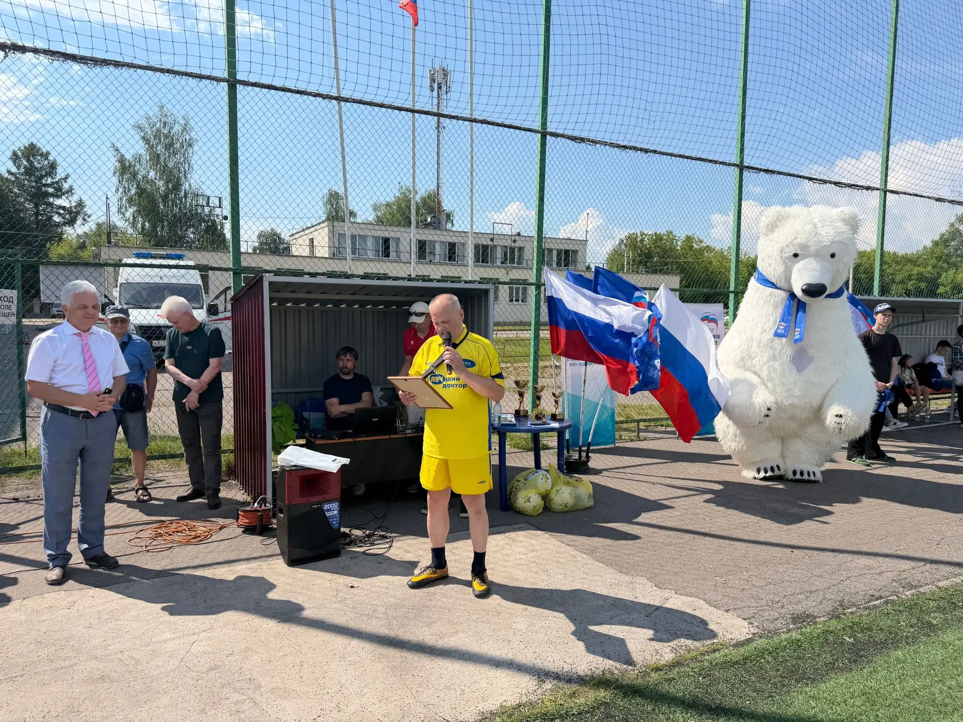 XV традиционный турнир по мини-футболу снова собрал медиков на стадионе «Локомотив»

В этом году он 