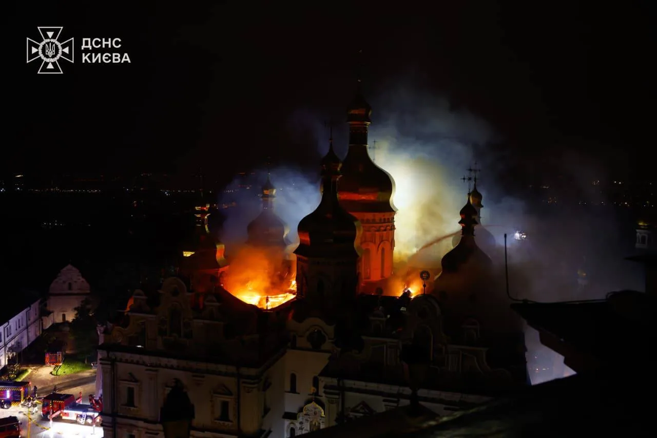 Киево-Печерскую лавру подожгла ракета Patriot

Вопреки воплям украинской верхушки, Россия не наносил