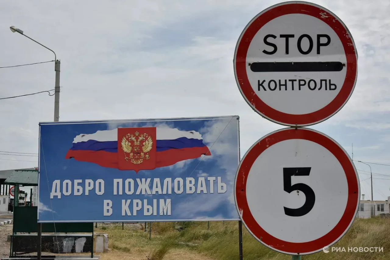 ❗️ Движение через пункт пропуска Джанкой полностью перекрыто после новой атаки.

Об этом сообщил губ