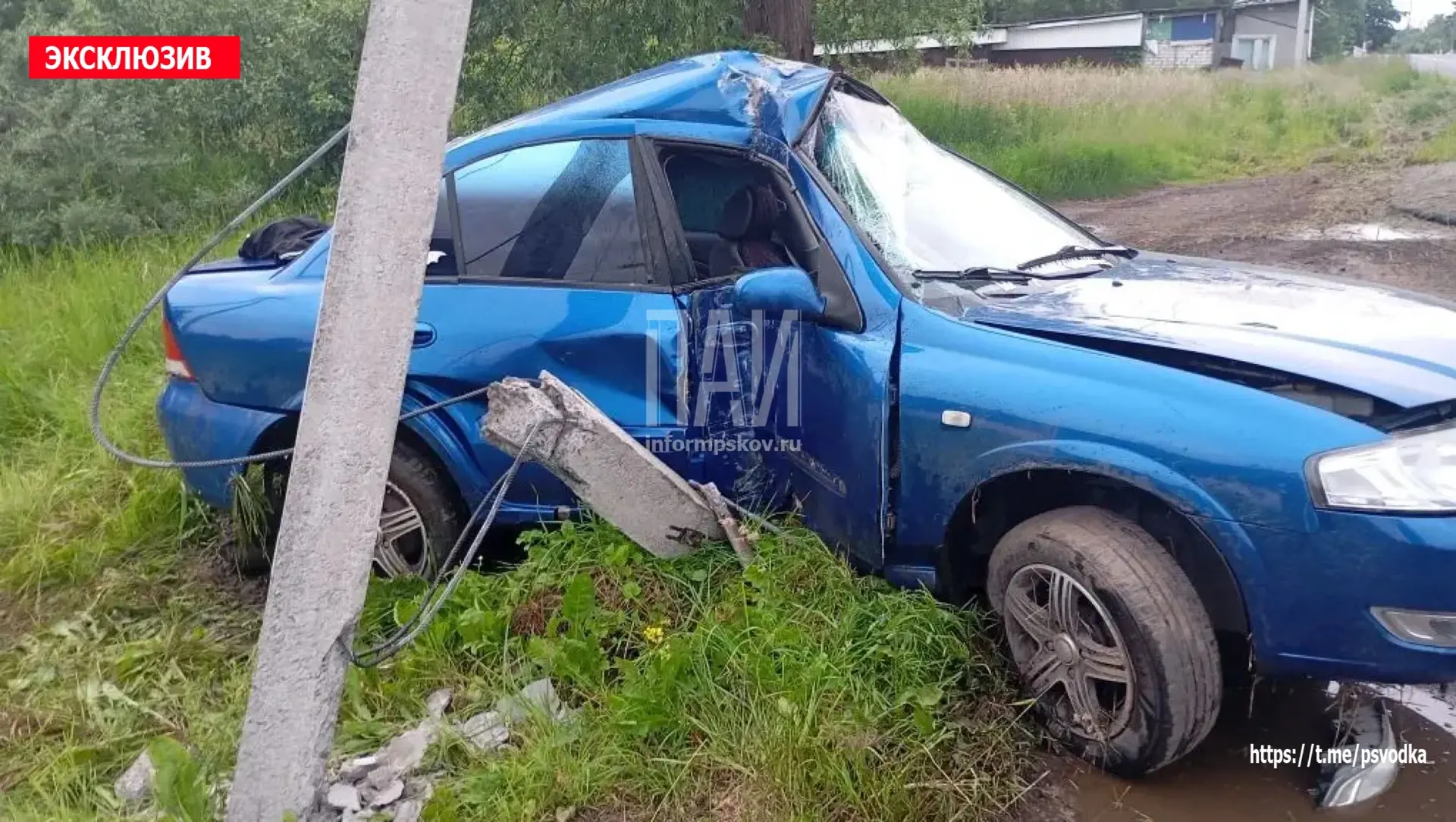 В Пскове, на улице Советской Армии у дома 149/10, водитель автомобиля Nissan не справился с управлен