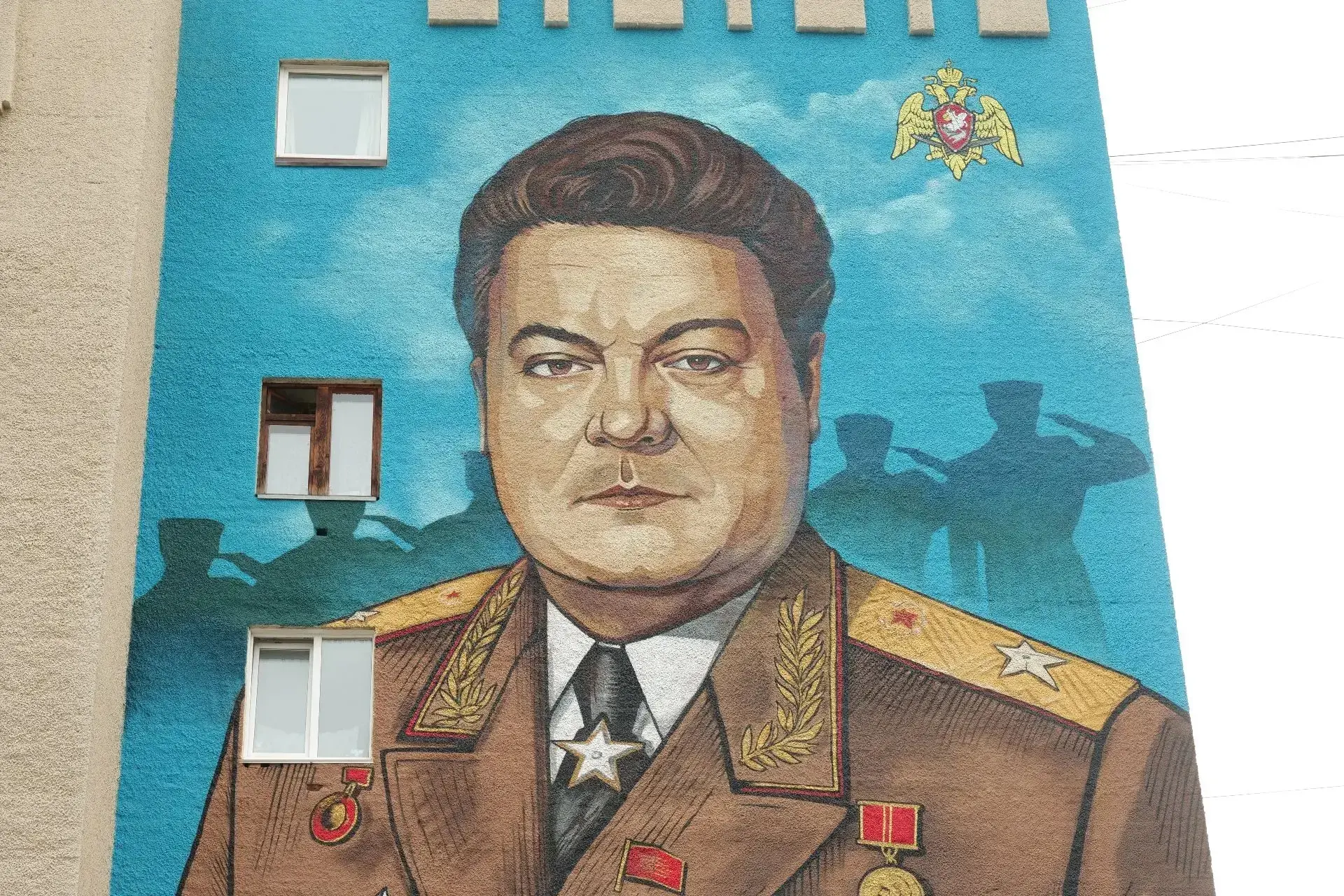 В Кемерове на фасаде дома по ул. Патриотов, 36 открыли мурал с изображением выдающегося советского в