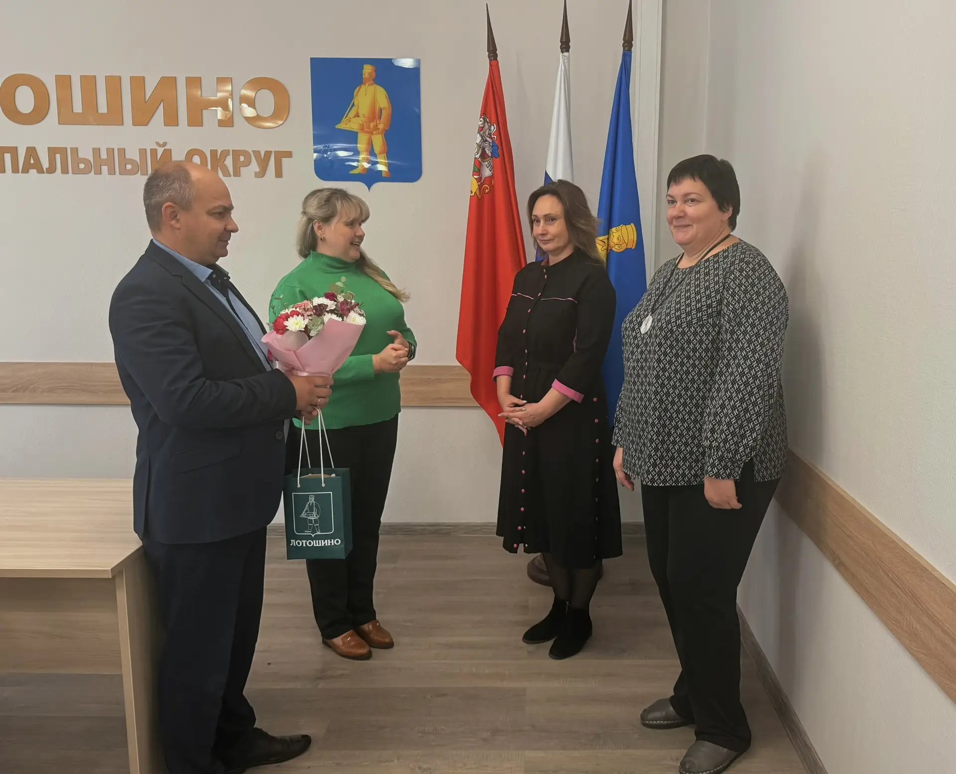 💐Когда кадры — это опора: поздравление Юлии Владимировны Царьковой от руководства округа.