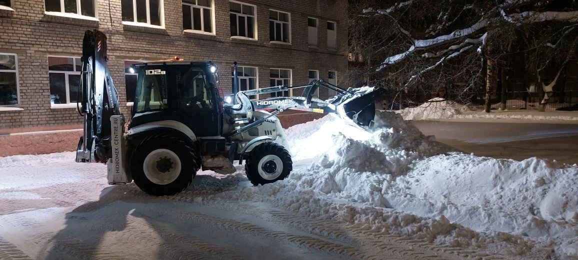 Морозный воскресный день – уборка снега: когда труд объединяет!  Сегодняшнее воскресенье выдалось по