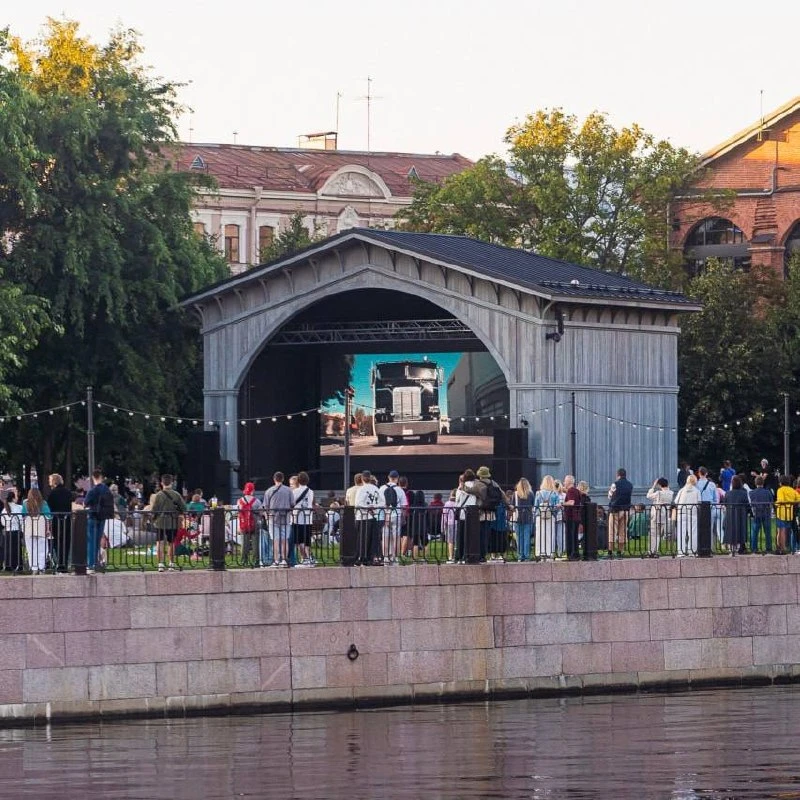 Бесплатный кинопоказ в Новой Голландии