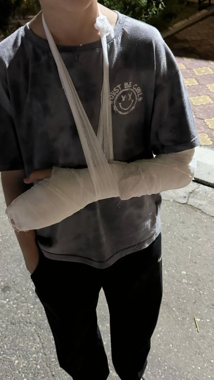 Мальчик упал в люк, получив перелом локтя и ушиб ноги в Каспийске на Ленина 80

Прохожие вытащили ег