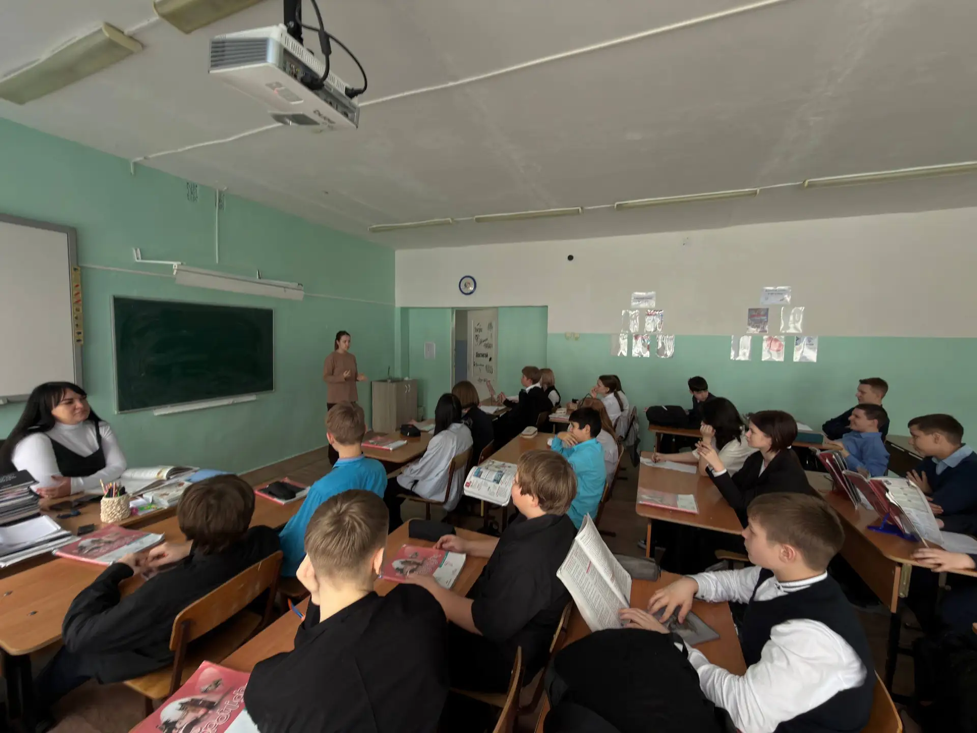 С приближением весны ребятам напомнили о правилах безопасности в лесу. Педагог ОБЗР Думченко А.А. пр