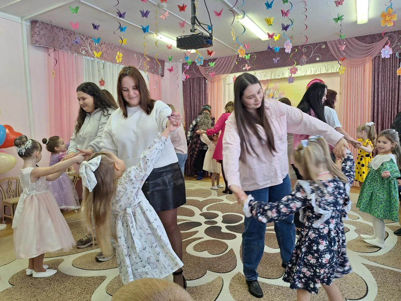 🌸В дошкольном отделении гимназии (здание 2) прошли мероприятия, посвященные Международному женскому 