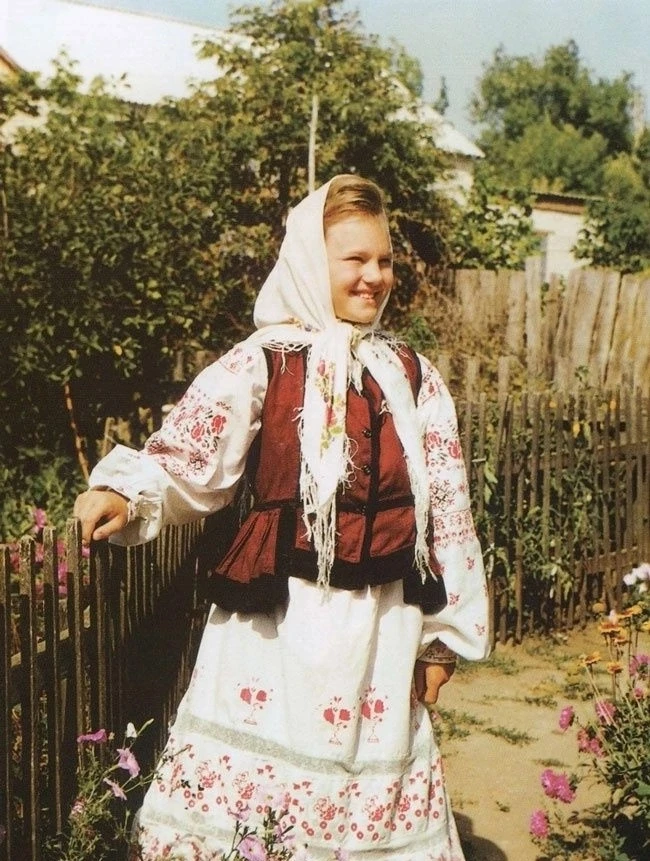 – Боженька, мне тридцать восемь лет, живу одна одинёшенька. За всю свою жизнь никому зл...