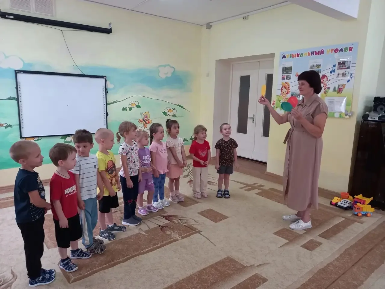 Путешествие в страну безопасности! 🚗🚦

В младшей группе «Чиполлино» прошел увлекательный досуг «По
