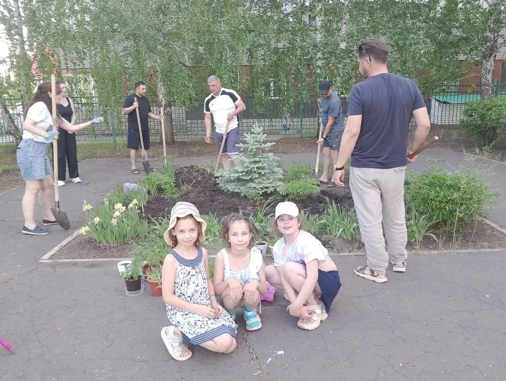 Хотим поделиться с вами радостной новостью: этой весной ученики 1 «А» класса вырастили собственную р