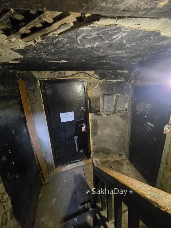 В Якутске аварийный дом 154/1 на улице Лермонтова остался без отопления накануне зимы. ...