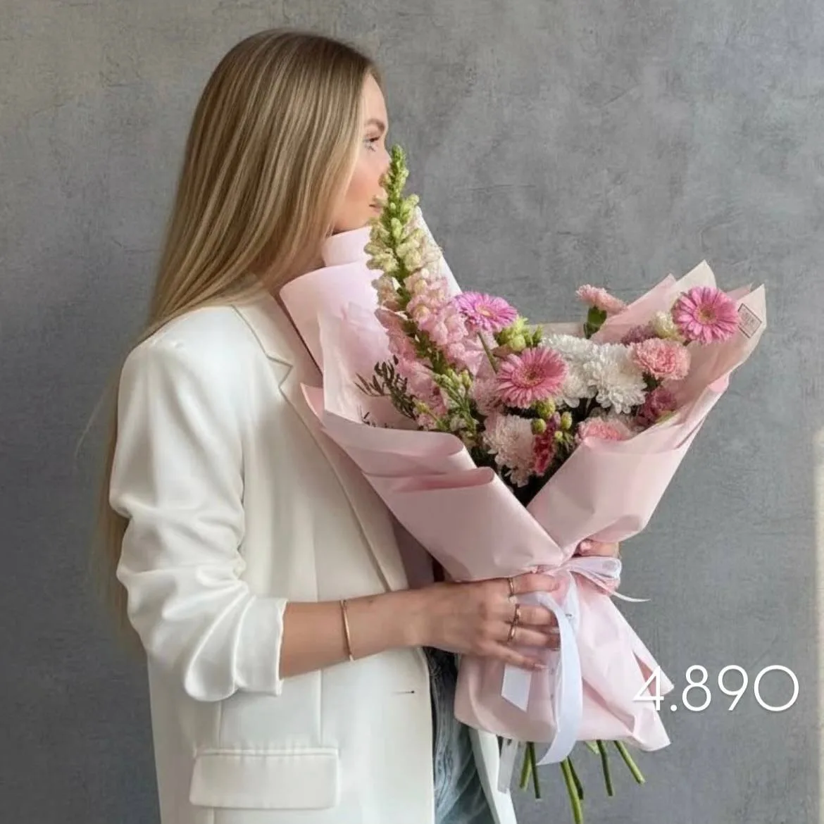 Какие цветы выбирают этим летом?
🌿☀️🌸

Лёгкие, воздушные — с настроением свободы, тёплых вечеров и