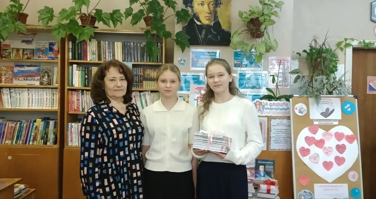 Школьная библиотека лицея традиционно приняла участие в десятой общероссийской акции "Дарите книги с