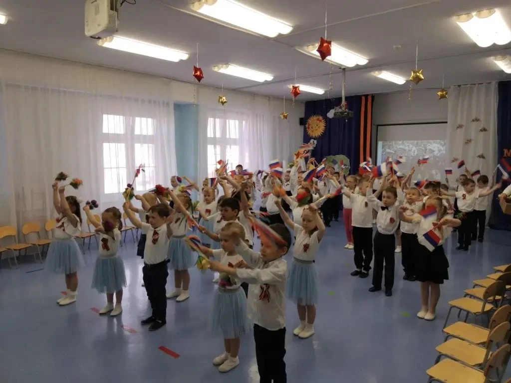 В нашем детском саду прошли торжественные мероприятия, посвященные Дню Победы. Ребята читали пронзит