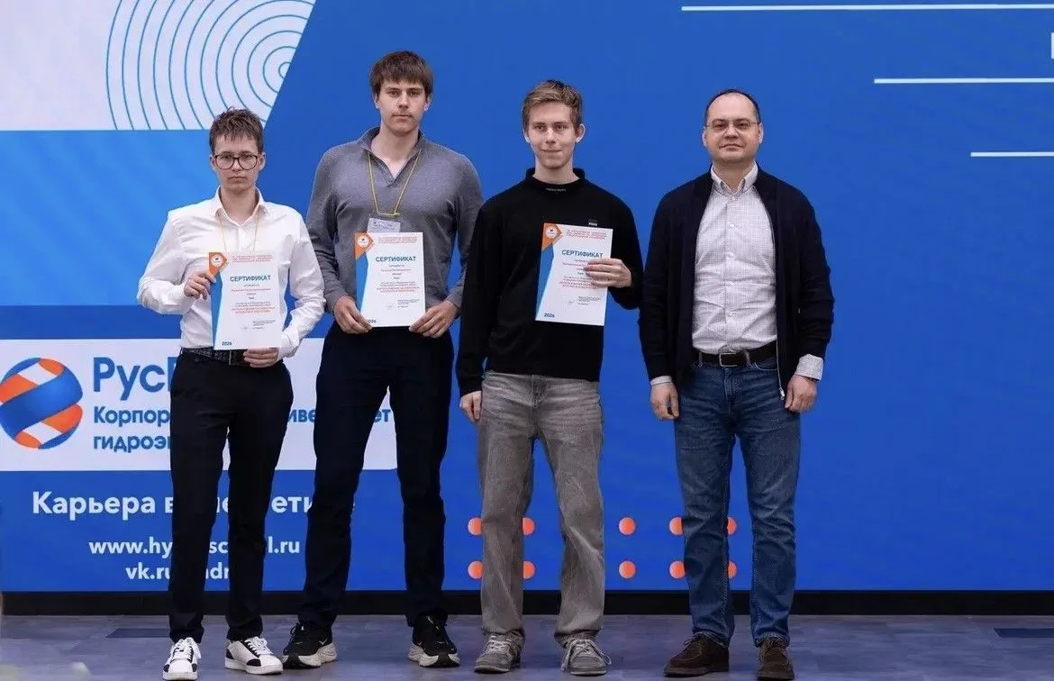 🚀 Команда ДВГУПС на финале VIII Корпоративного инженерного кейс-чемпионата «Рацэнерджи»!