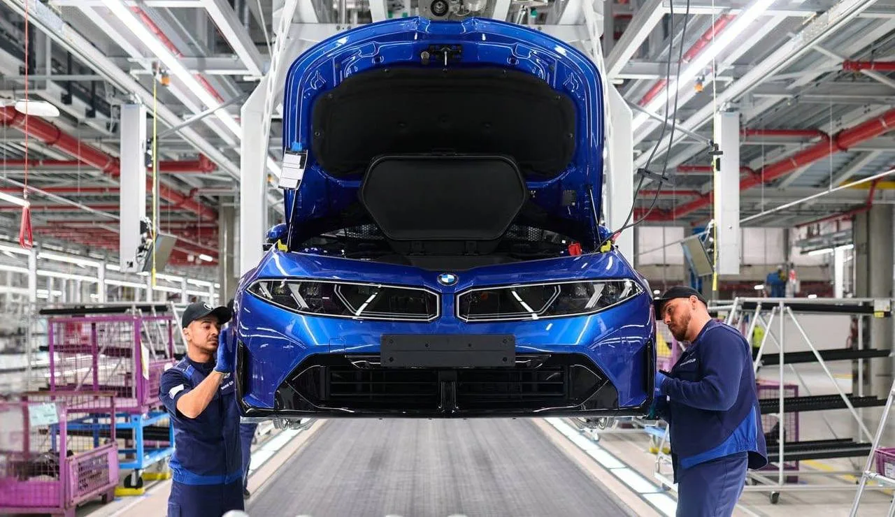 ‼️🚘
 BMW запустила производство нового i3 – электроседана с запасом хода до 906 км

Сборку модели н