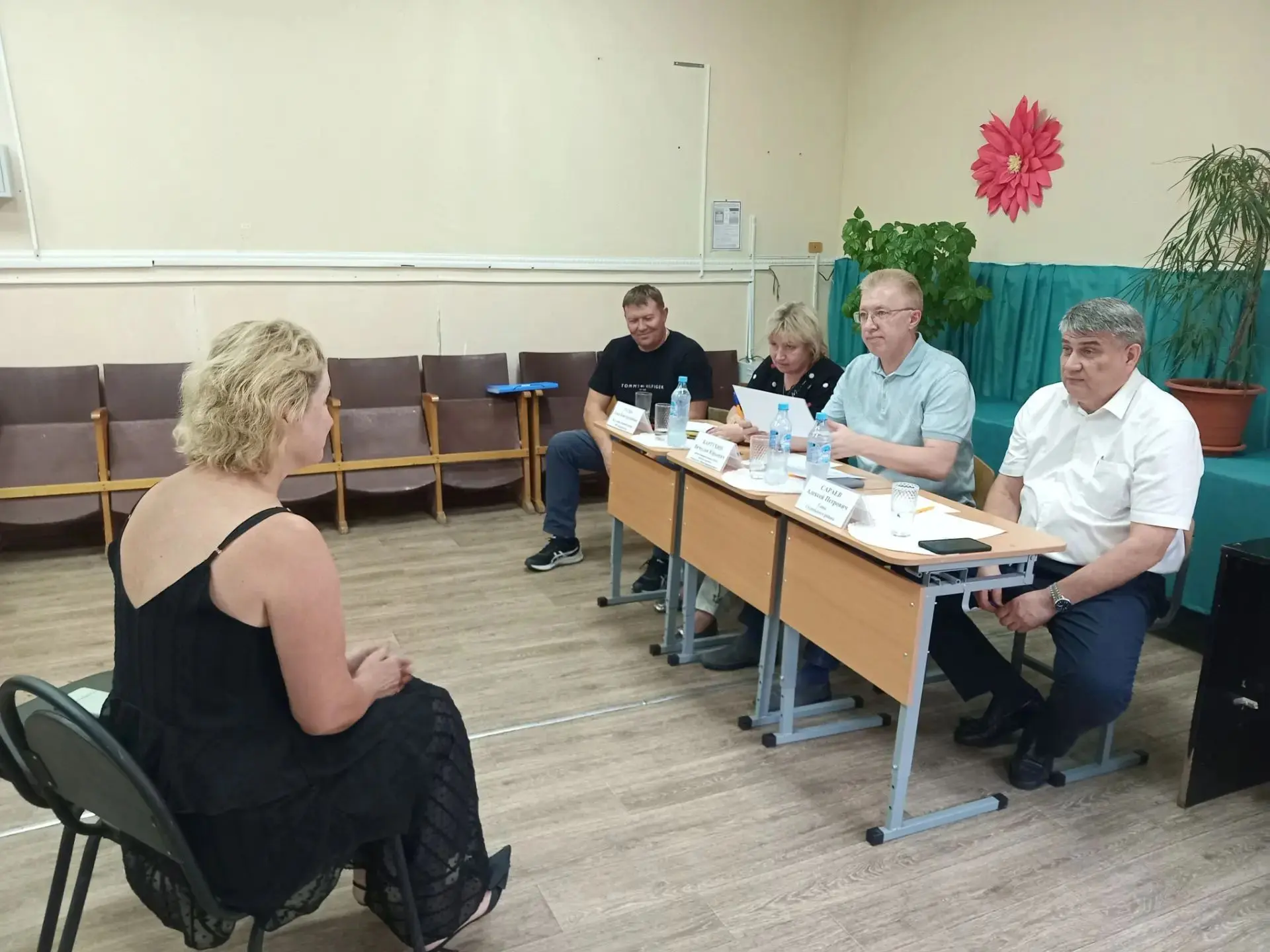 Приём граждан 

В качестве депутата Законодательного Собрания Владимирской области провёл приём граж