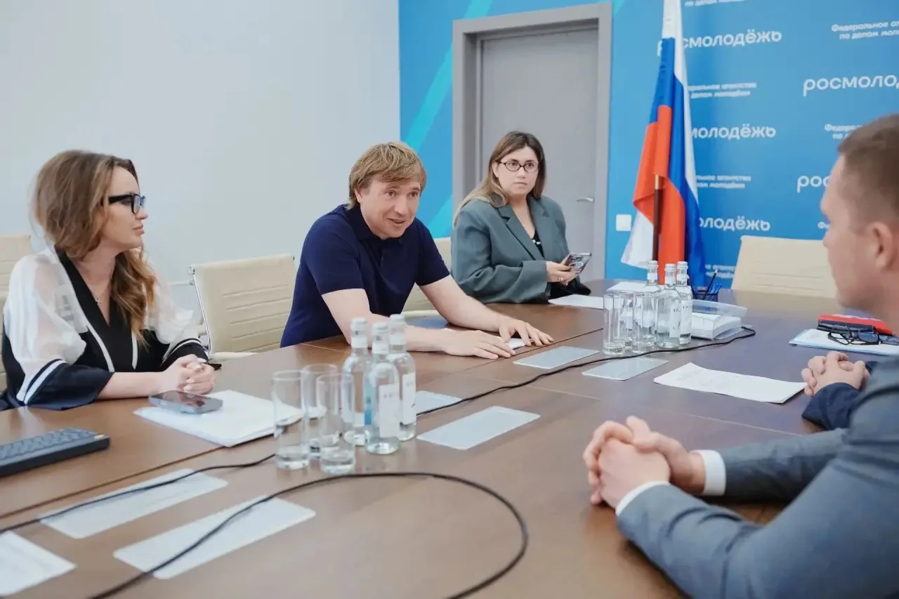Александр Шуваев встретился с руководителем Федерального агентства по делам молодёжи Гр...
