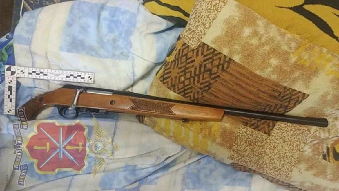 Пенсионер из Новомосковска выстрелил женщине в ногу после того, как она отказалась жить...