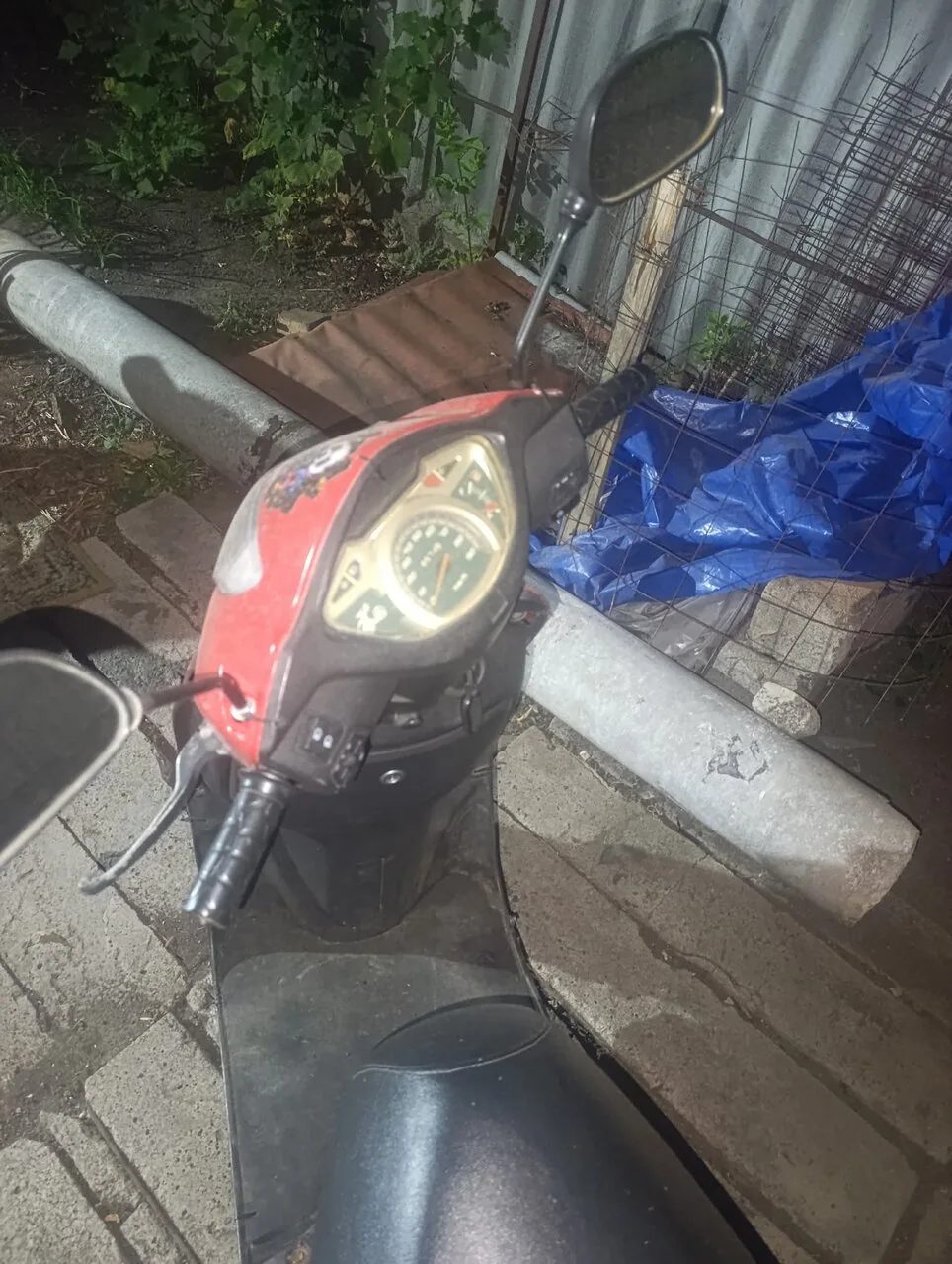 Продам скутер, Макеевка, на полном ходу, новый мотор 75 кубов, новый карбюратор, новая ...