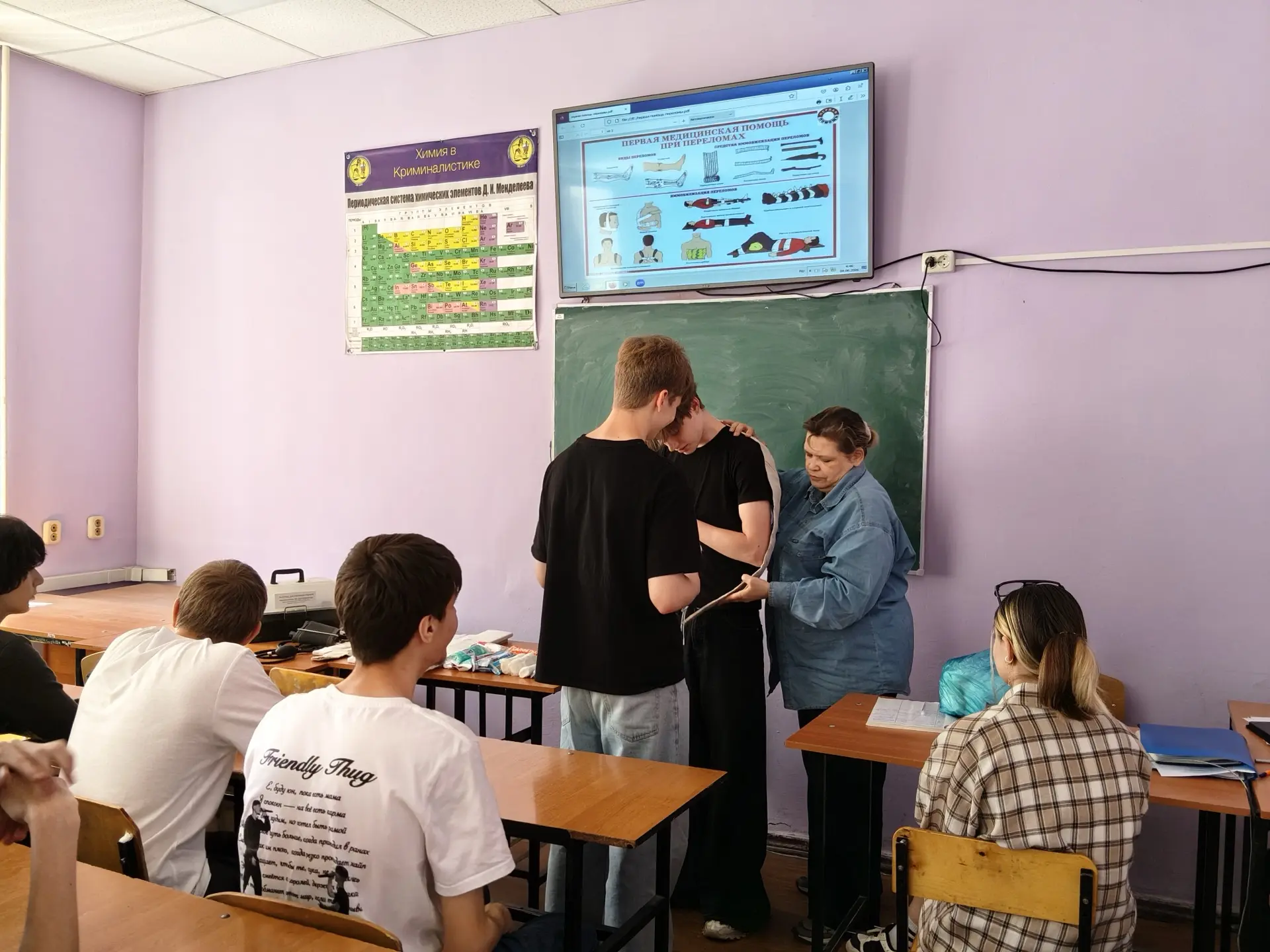 Тренировочные занятия по оказанию первой медицинской помощи в Ростовском институте защи...