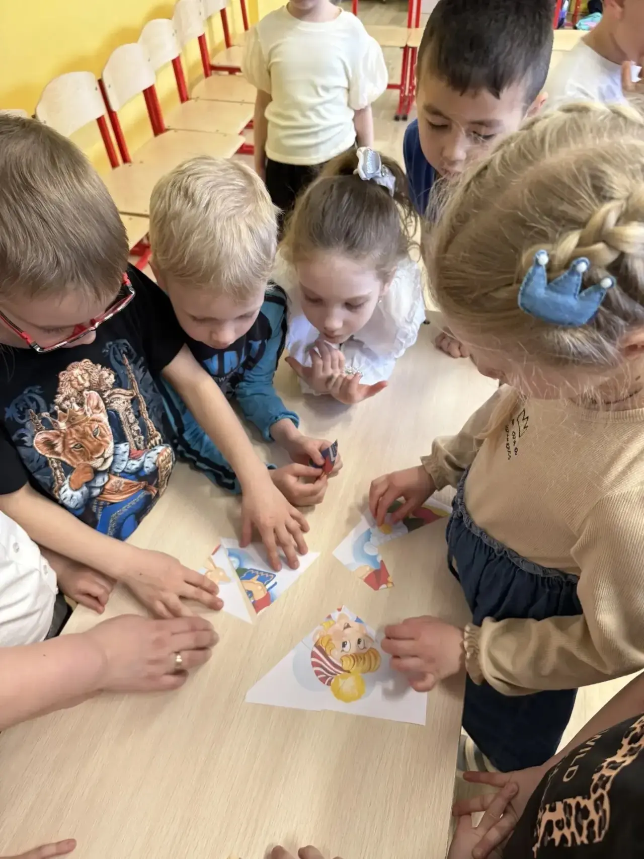 Сегодня в нашей школе прошло заключительное занятие «Школы будущего первоклассника». 🎉 Эти несколько
