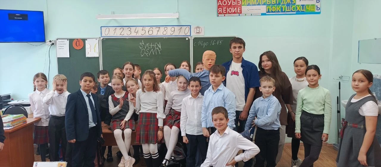 В рамках программы по ПДД «Дорога Безопасности» студентами медицинского колледжа с учениками начальн